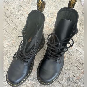 COPY - Dr. Martin’s Originals 1460 WOMEN'S SMOOTH LEATHER LACE UP BOOTS